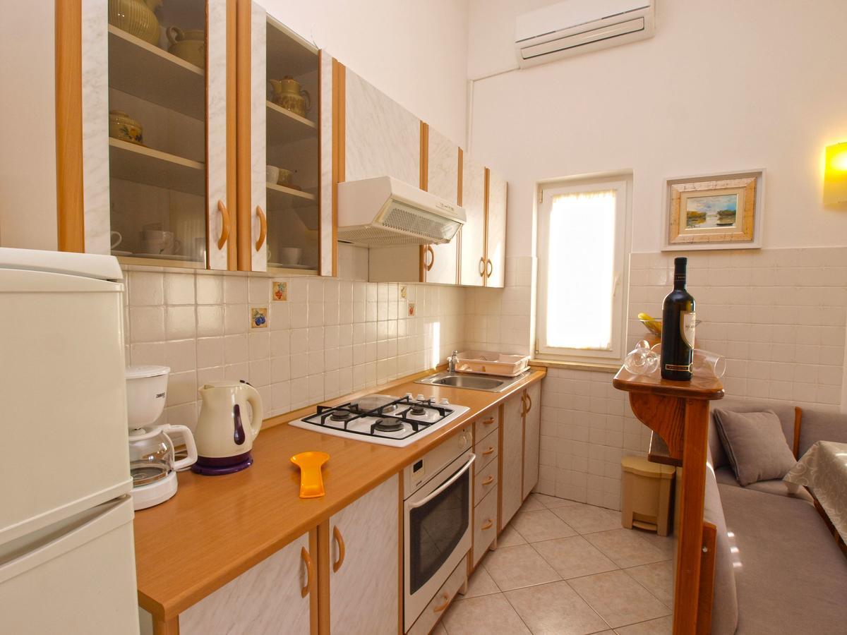 Apartments Iva 1534 Pula Buitenkant foto