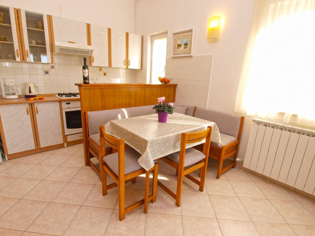 Apartments Iva 1534 Pula Buitenkant foto